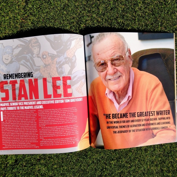 DISNEY TWENTY-THREE 2019 Magazine-Captain Marvel w/ Patch&Poster+Dumbo+Stan Lee - Picture 5 of 7